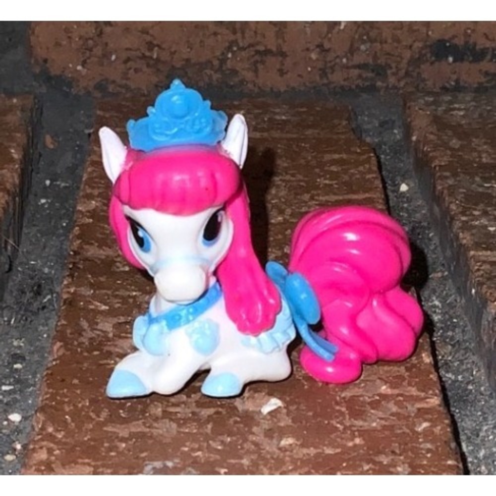Disney Princess Palace Pets Treasure Ariel's Kitten Mini Figure Pink Blue White